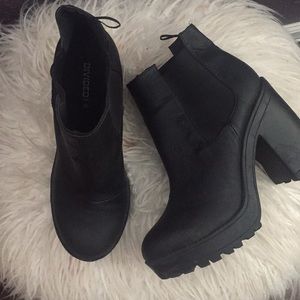 Super cute black ankle boots
